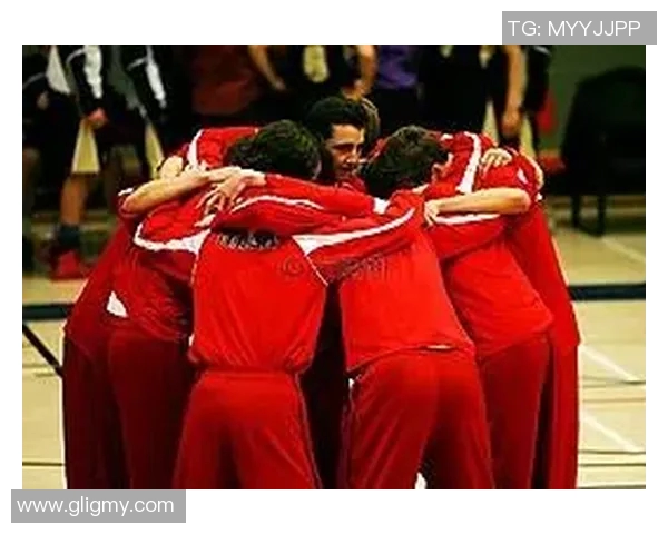 重庆篮球队荣登篮球团队协作排行榜第一名展现卓越团队精神与默契配合