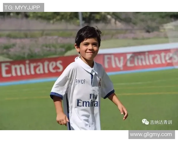 足球明星签名技巧详解及教学图片分享助你轻松掌握签名艺术